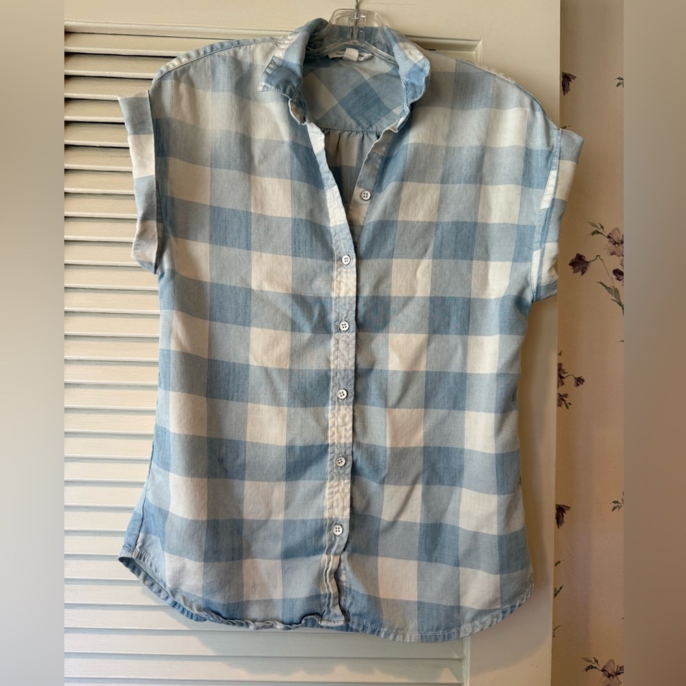 Beachlunchlounge Short Sleeve Blue and White Checkered Button Down in Size XS